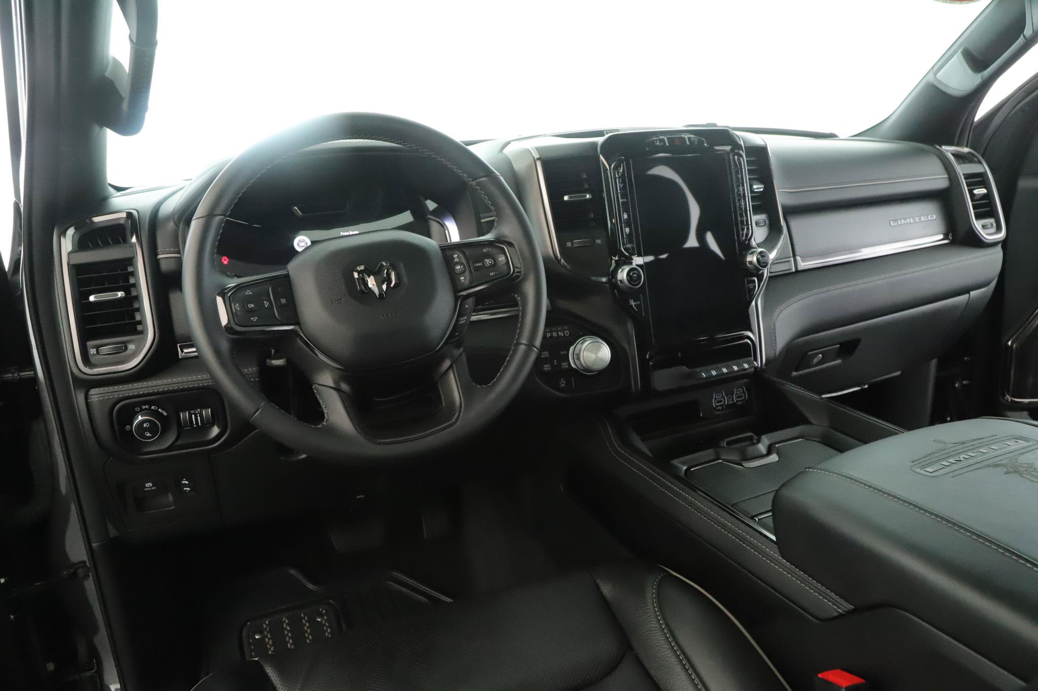 Used 2024 RAM 1500 Limited AWD/4WD image 2
