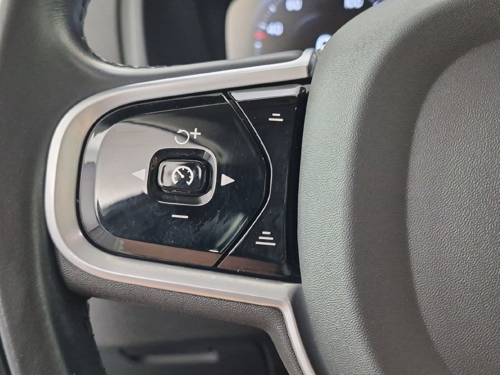 Used 2020 Volvo XC90 T5 Momentum w/ Protection Package Premier AWD/4WD image 18