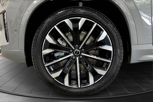 New 2026 Volvo XC90 B6 Plus w/ Protection Package Premier image 14
