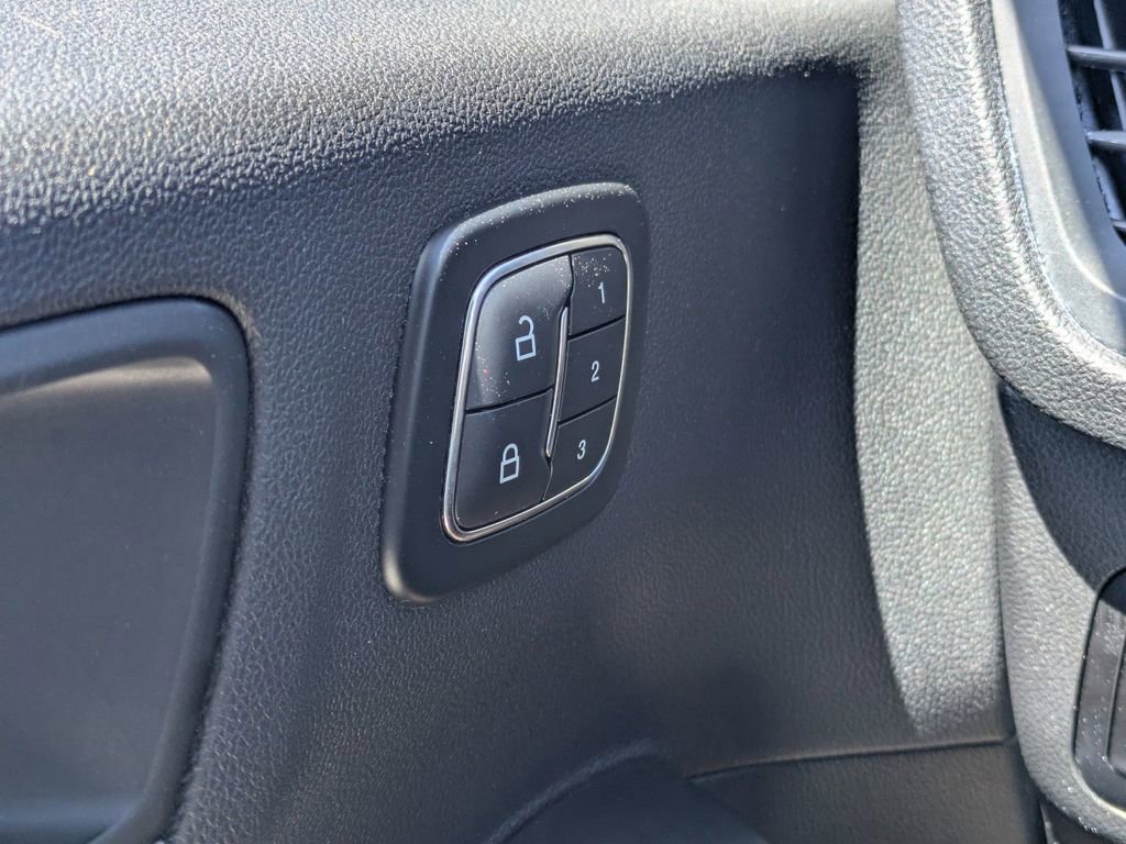Used 2025 Ford Escape Platinum AWD/4WD image 26