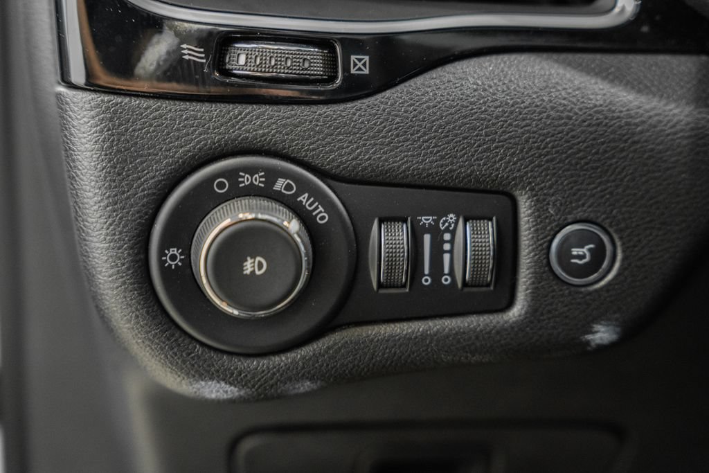Certified 2023 Jeep Cherokee Altitude Lux AWD/4WD image 41