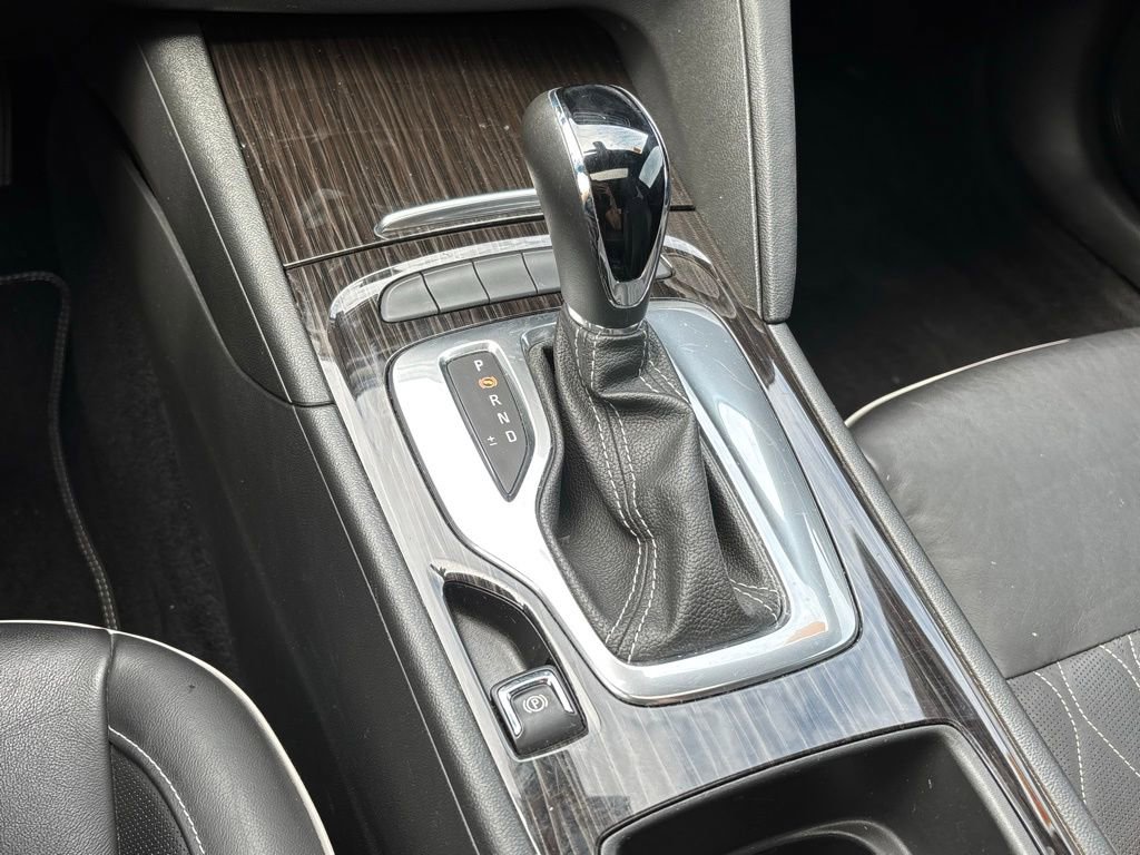 Used 2019 Buick Regal Avenir FWD image 12
