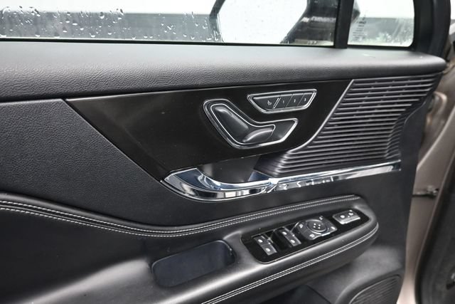 Used 2021 Lincoln Corsair AWD w/ Equipment Group 101A image 17