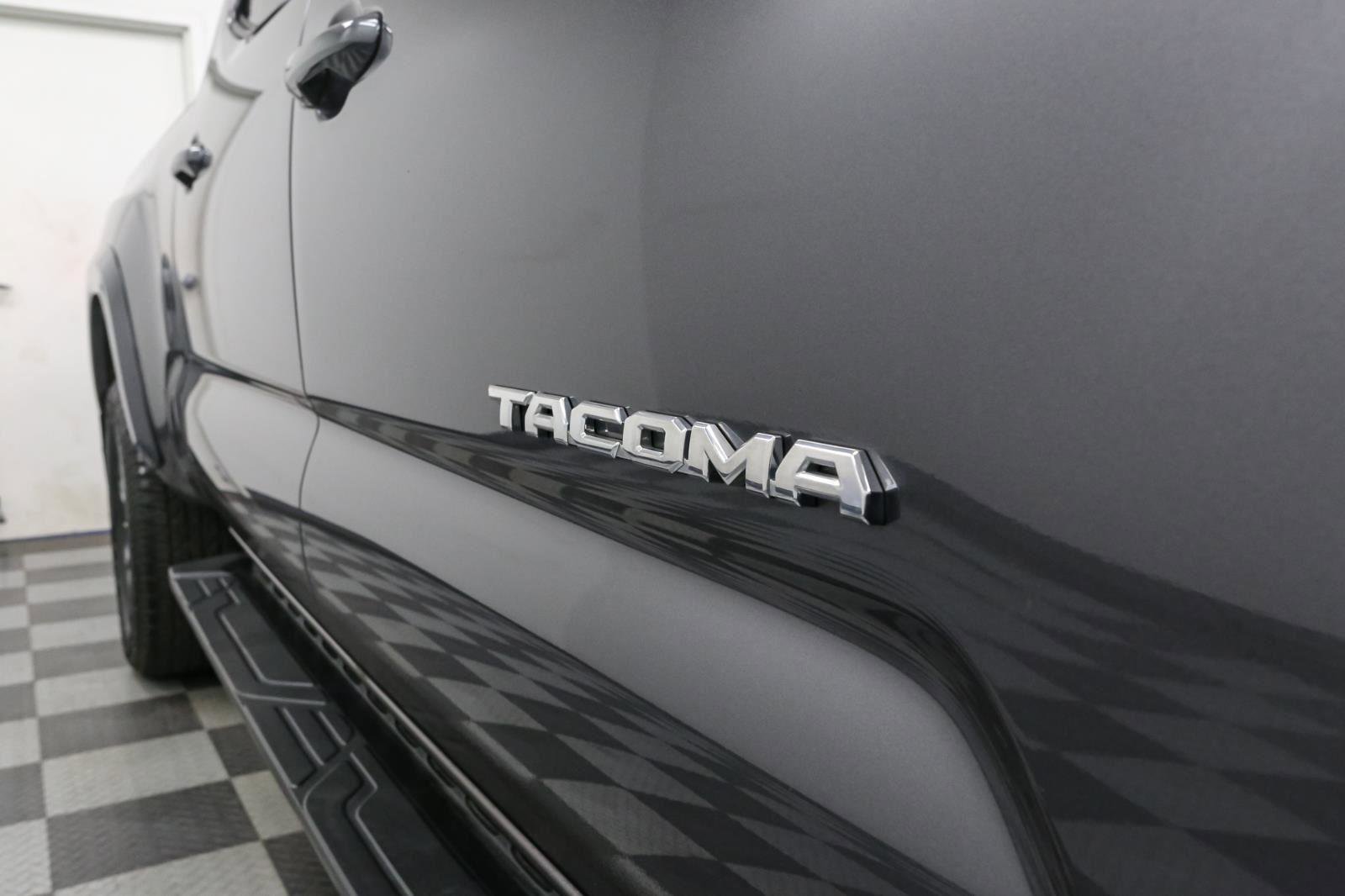 Used 2016 Toyota Tacoma TRD Sport image 8