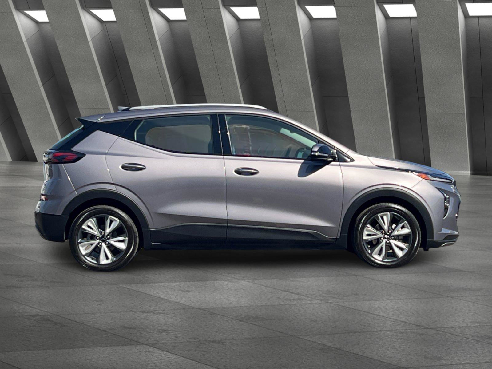 Used 2023 Chevrolet Bolt EUV LT w/ Convenience Package FWD image 3