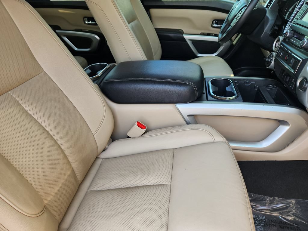 Used 2018 Nissan Titan SL w/ Chrome Package AWD/4WD image 5