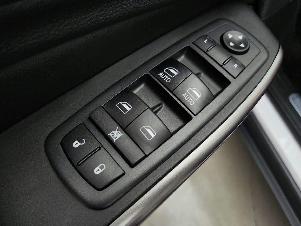 Used 2019 Jeep Cherokee Limited AWD/4WD image 28