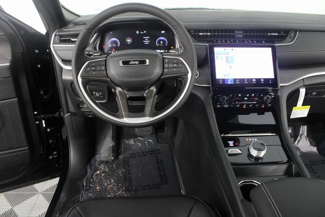 New 2025 Jeep Grand Cherokee Limited w/ Luxury Tech Group II image 13