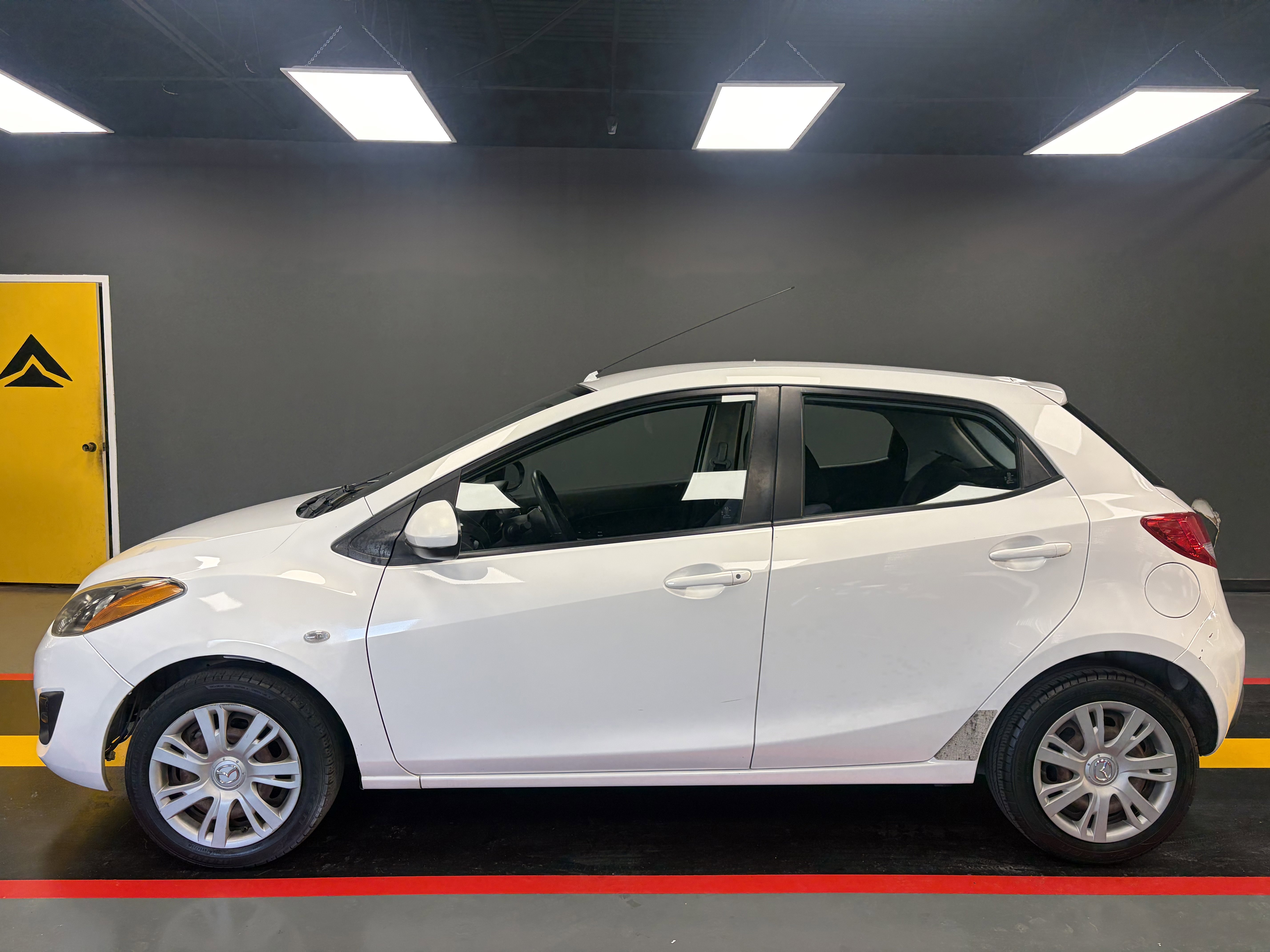 Used 2012 MAZDA MAZDA2 Sport FWD image 2