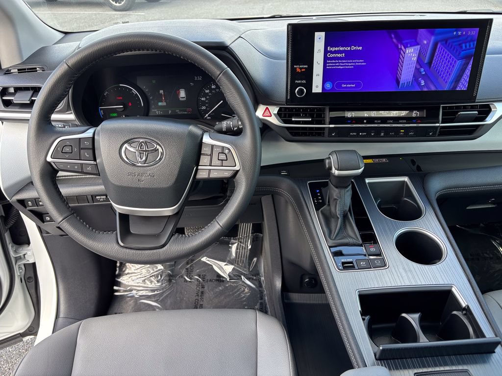 Used 2026 Toyota Sienna XLE FWD image 22