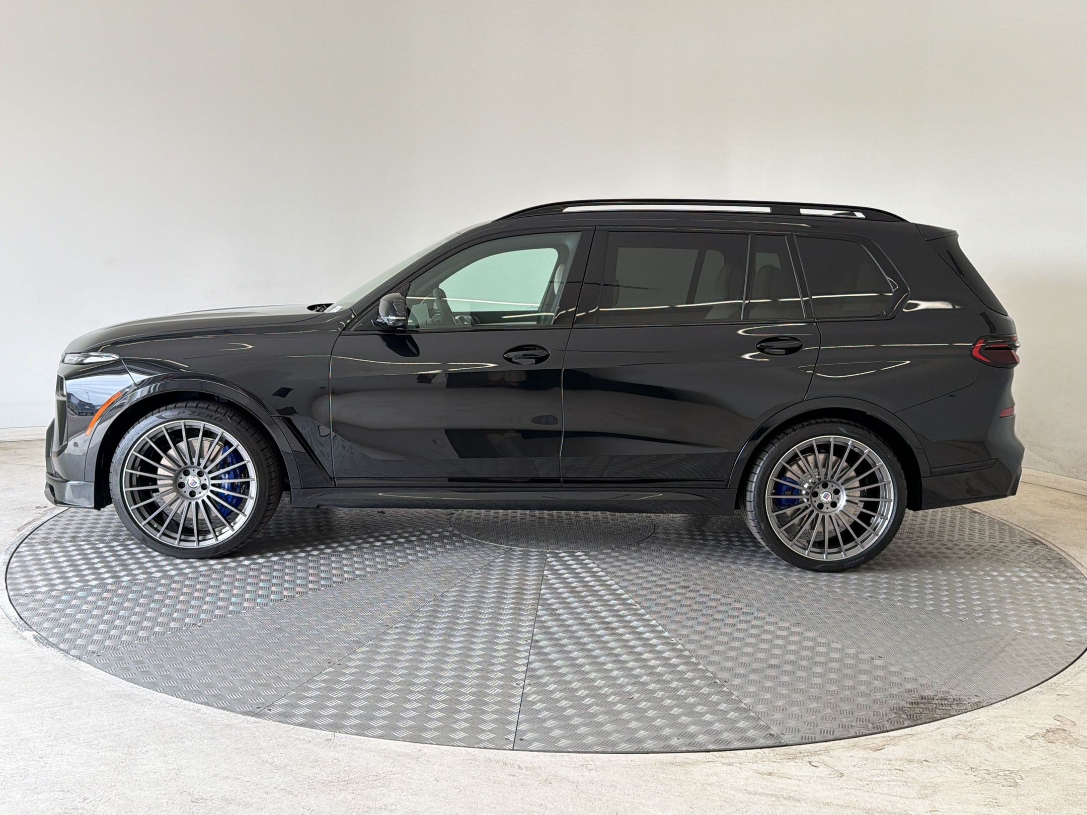 New 2026 BMW ALPINA XB7 AWD/4WD image 2