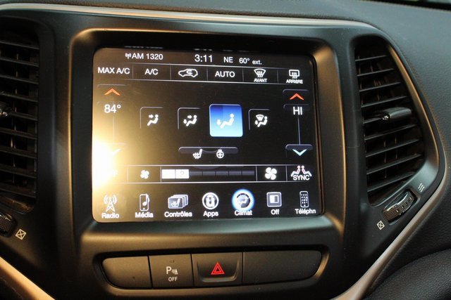 Used 2017 Jeep Cherokee Latitude w/ Comfort & Convenience Group image 26