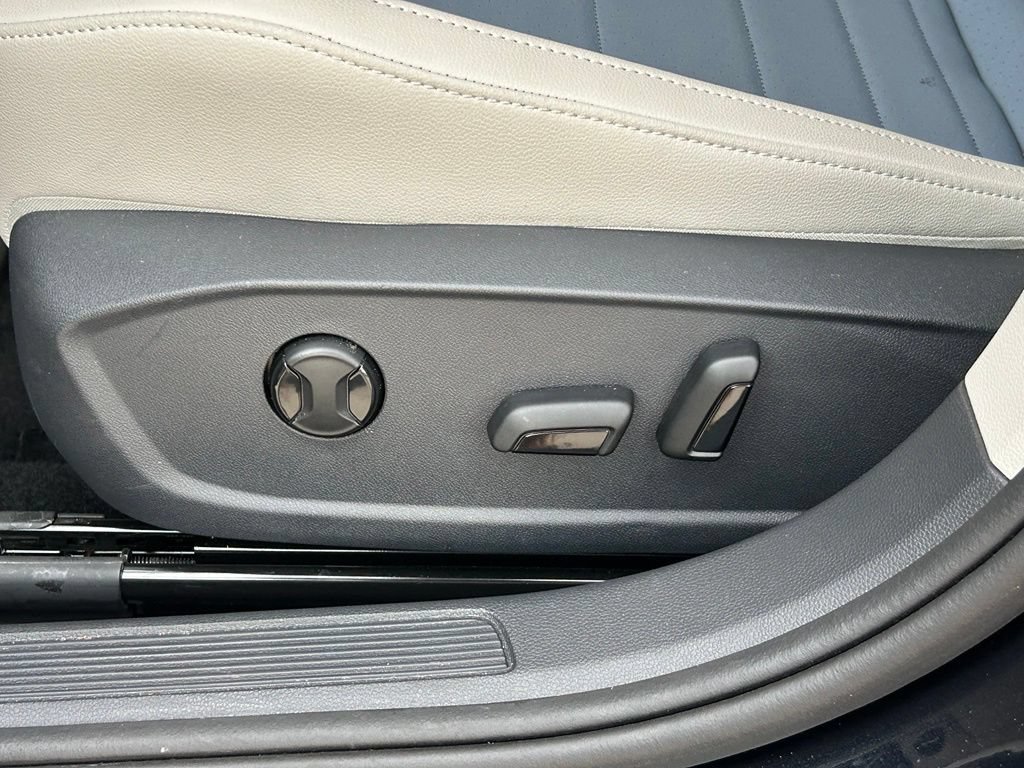 Used 2026 Volkswagen Jetta SE FWD image 21
