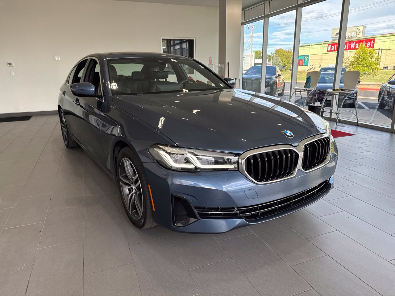 Used 2023 BMW 530i xDrive w/ Premium Package AWD/4WD image 2