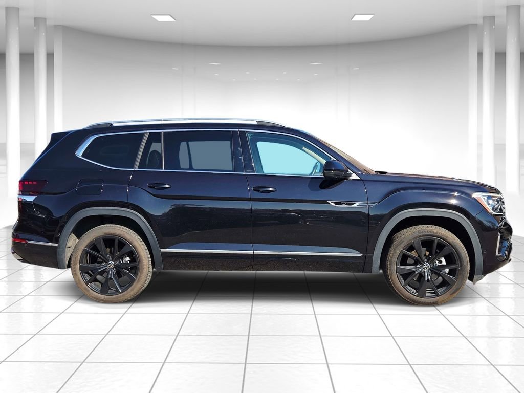 Used 2024 Volkswagen Atlas SEL Premium R-Line image 2