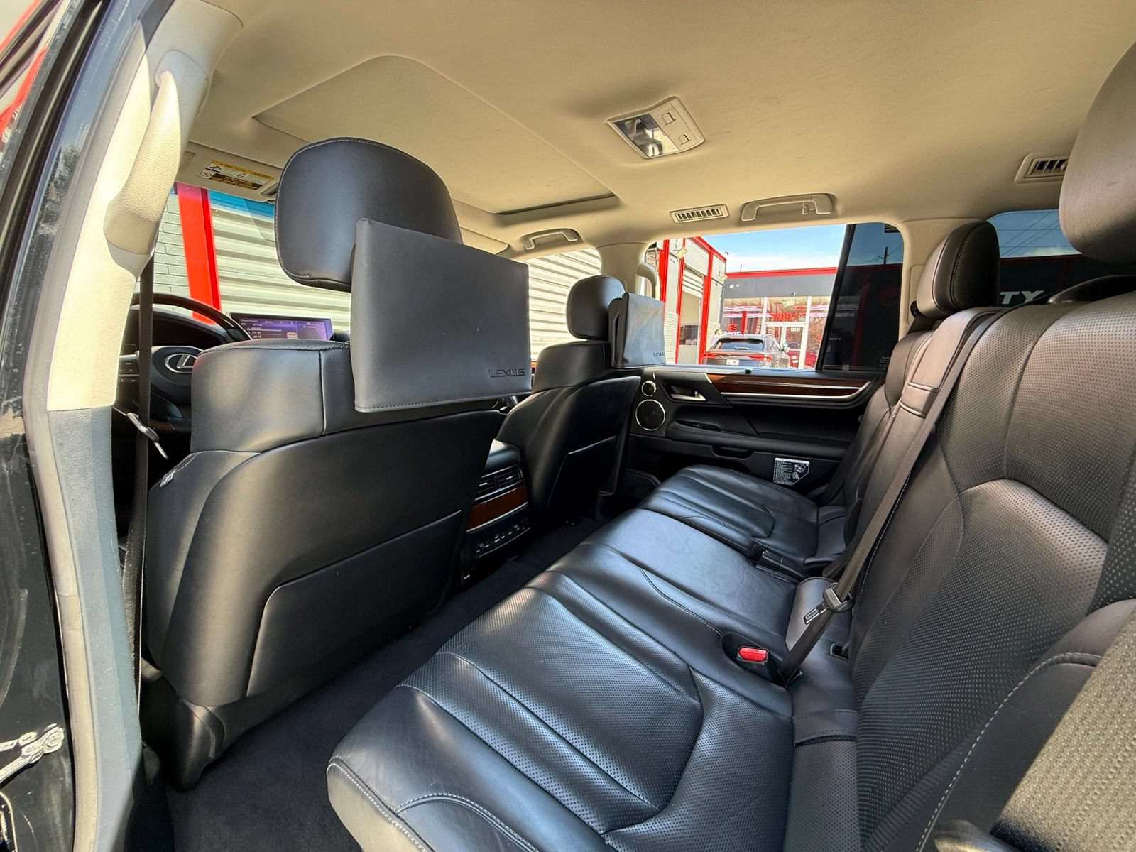 Used 2019 Lexus LX 570 4WD w/ Luxury Package image 19