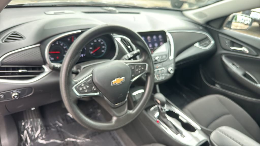 Used 2023 Chevrolet Malibu LT FWD image 17
