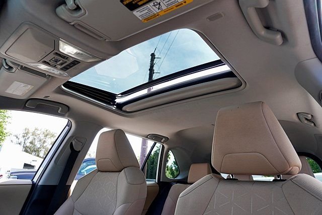 Used 2025 Toyota RAV4 XLE w/ Convenience Package FWD image 17