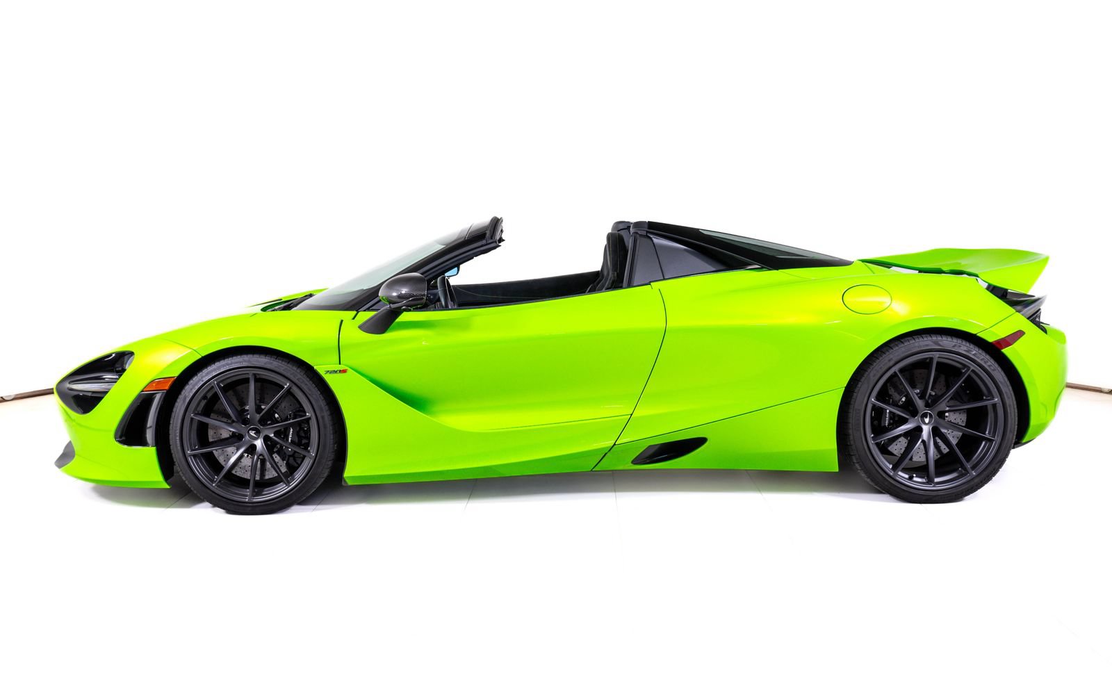 Used 2022 McLaren 720S Performance RWD image 2