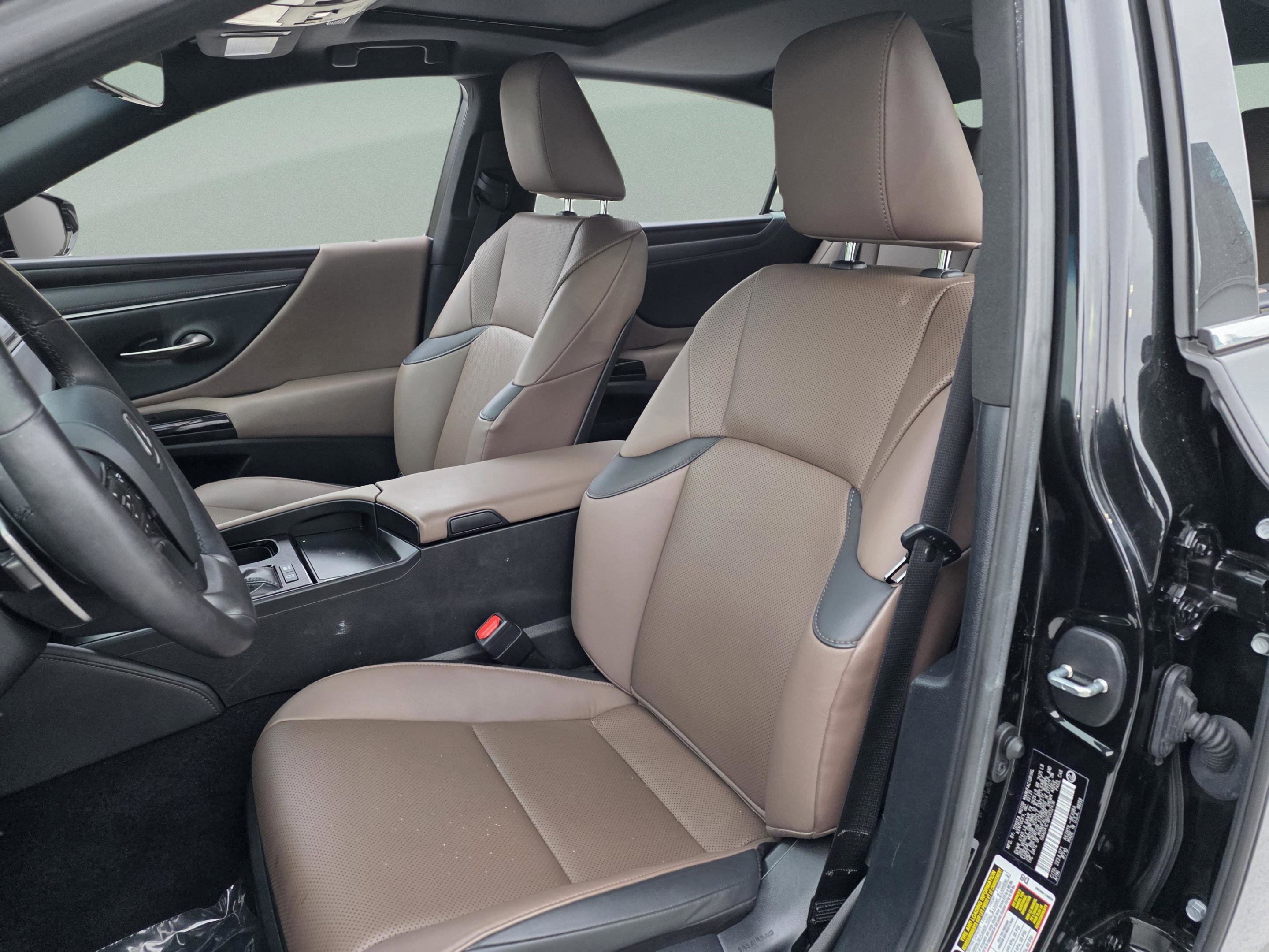 Used 2023 Lexus ES 300h w/ Premium Package image 12