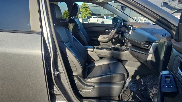 Used 2023 Nissan Rogue SV w/ SV Premium B Package FWD image 28