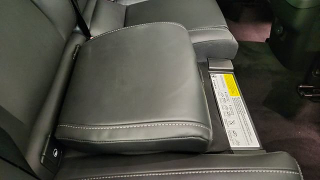 Used 2023 Volvo XC60 B5 Ultimate FWD image 33