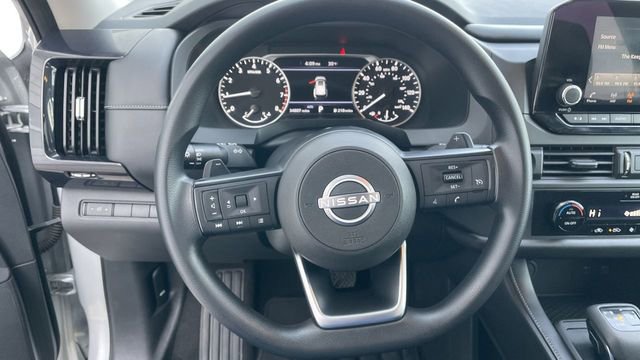 Used 2024 Nissan Pathfinder S image 14