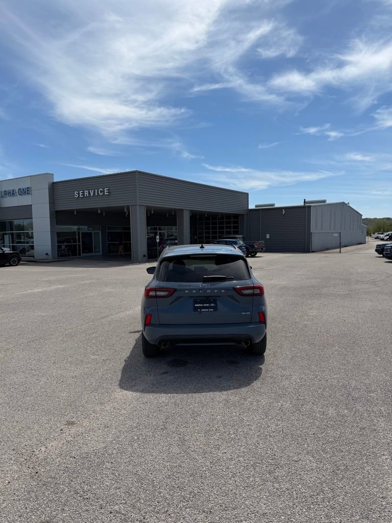 Used 2023 Ford Escape ST-Line image 5
