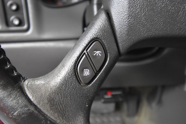 Used 2005 GMC Sierra 2500 SLT w/ Heavy-Duty Power Package image 25