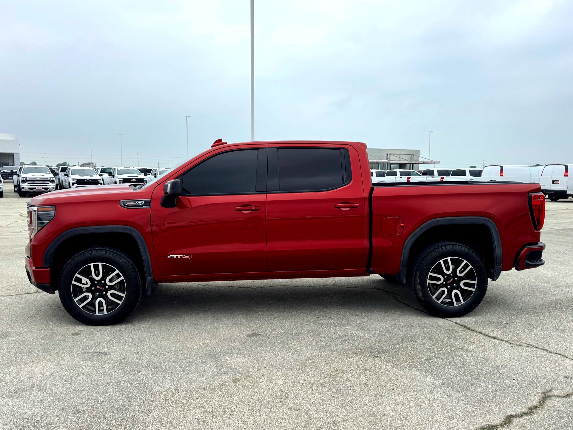 Used 2024 GMC Sierra 1500 AT4 w/ Technology Package AWD/4WD image 11