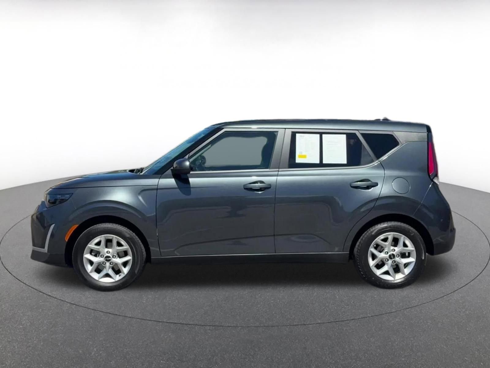 Used 2025 Kia Soul LX w/ LX Technology Package image 9