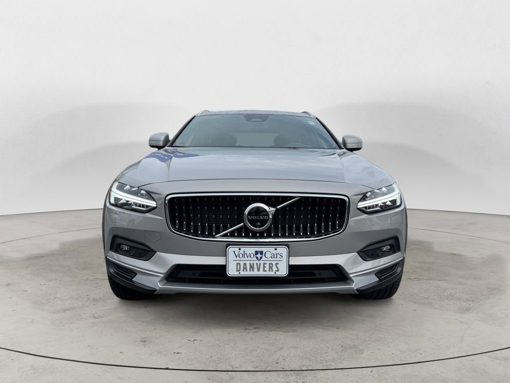 Certified 2025 Volvo V90 B6 Cross Country Plus image 27