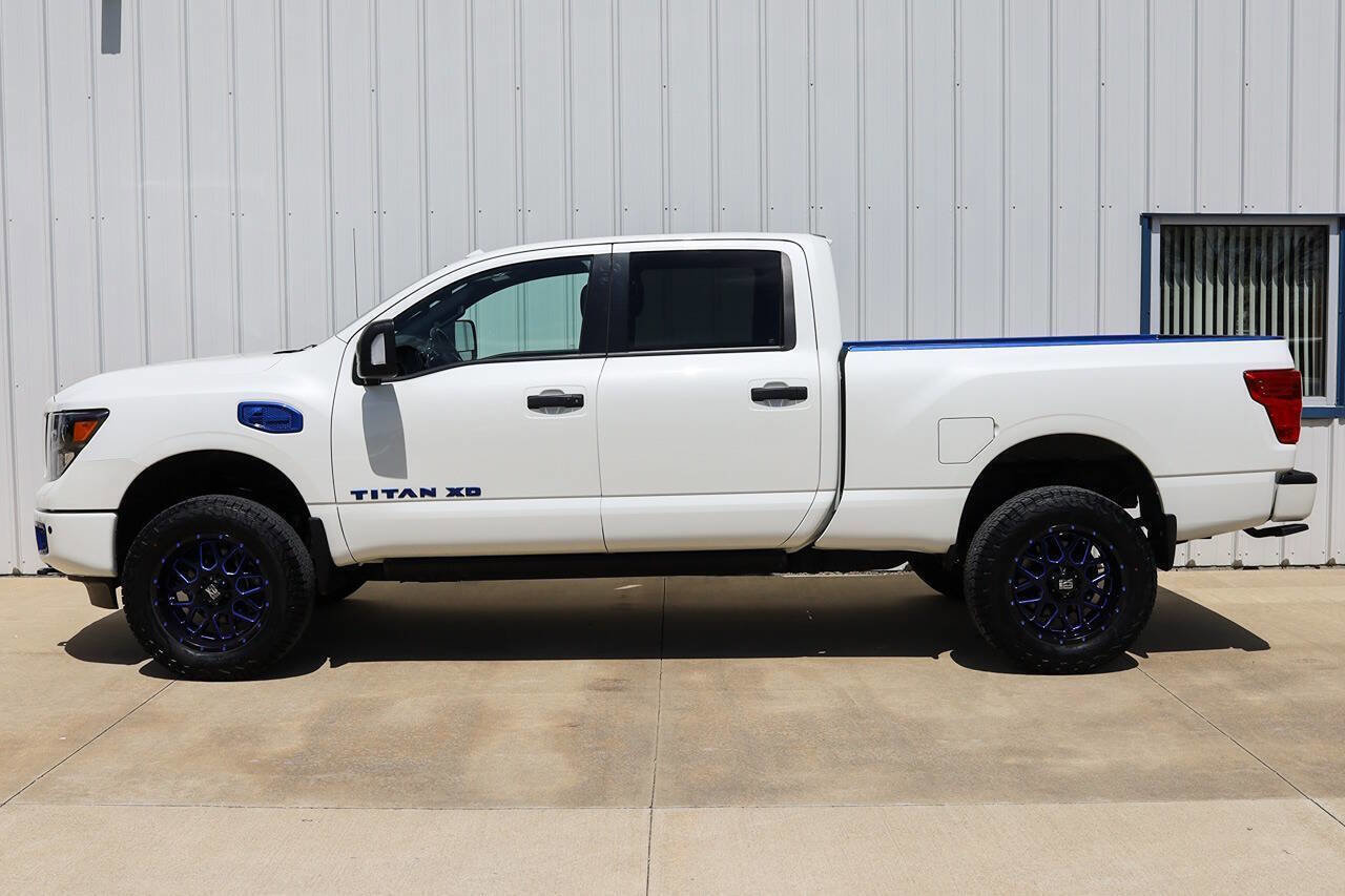 Used 2018 Nissan Titan SV w/ SV Convenience Package AWD/4WD image 2