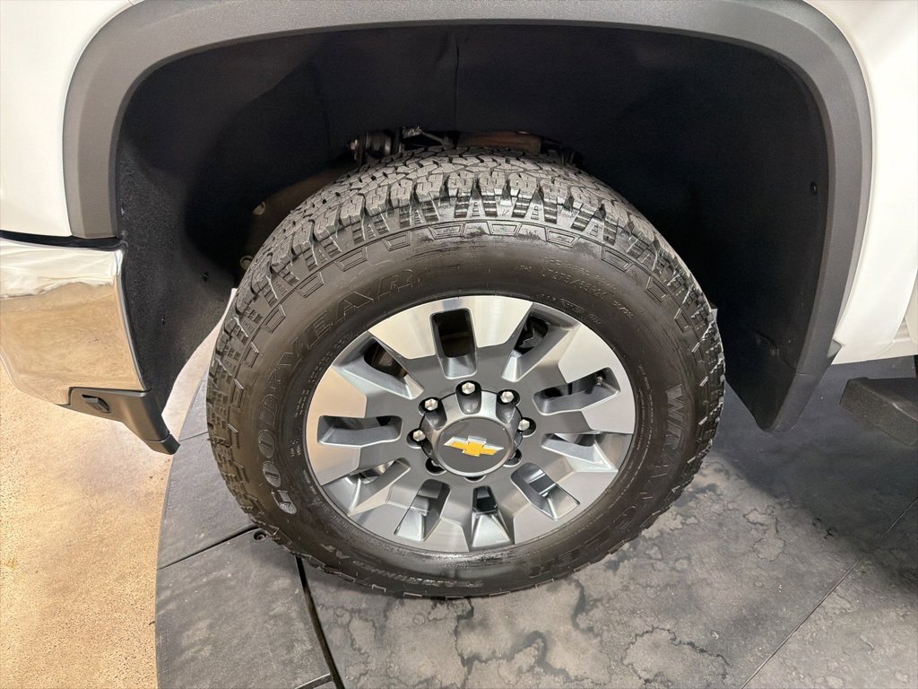 Certified 2022 Chevrolet Silverado 2500 LT w/ Convenience Package image 38