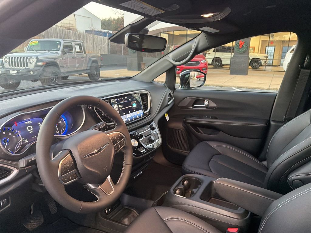 New 2026 Chrysler Pacifica Select FWD image 27