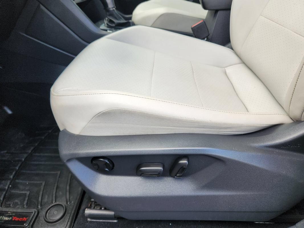 Used 2018 Volkswagen Tiguan SE AWD/4WD image 27