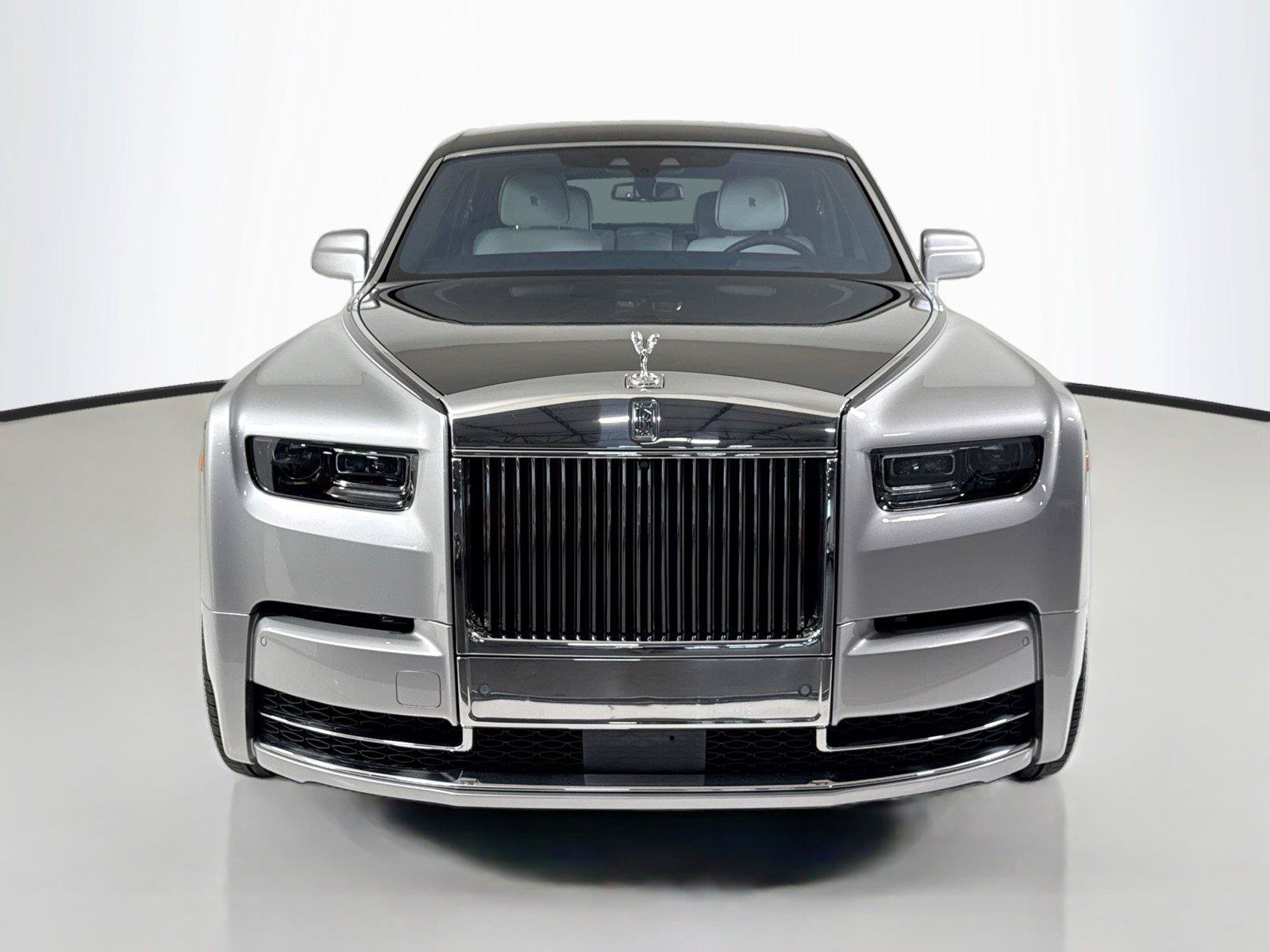 Used 2023 Rolls-Royce Phantom Sedan RWD image 11