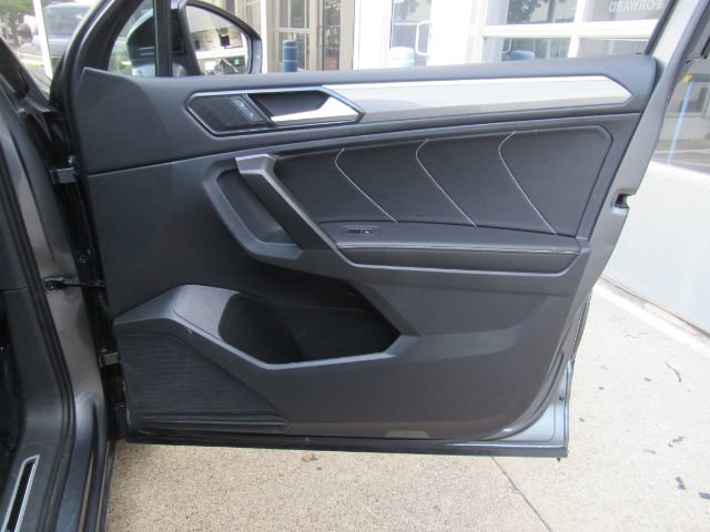 Used 2022 Volkswagen Tiguan SE R-Line FWD image 18