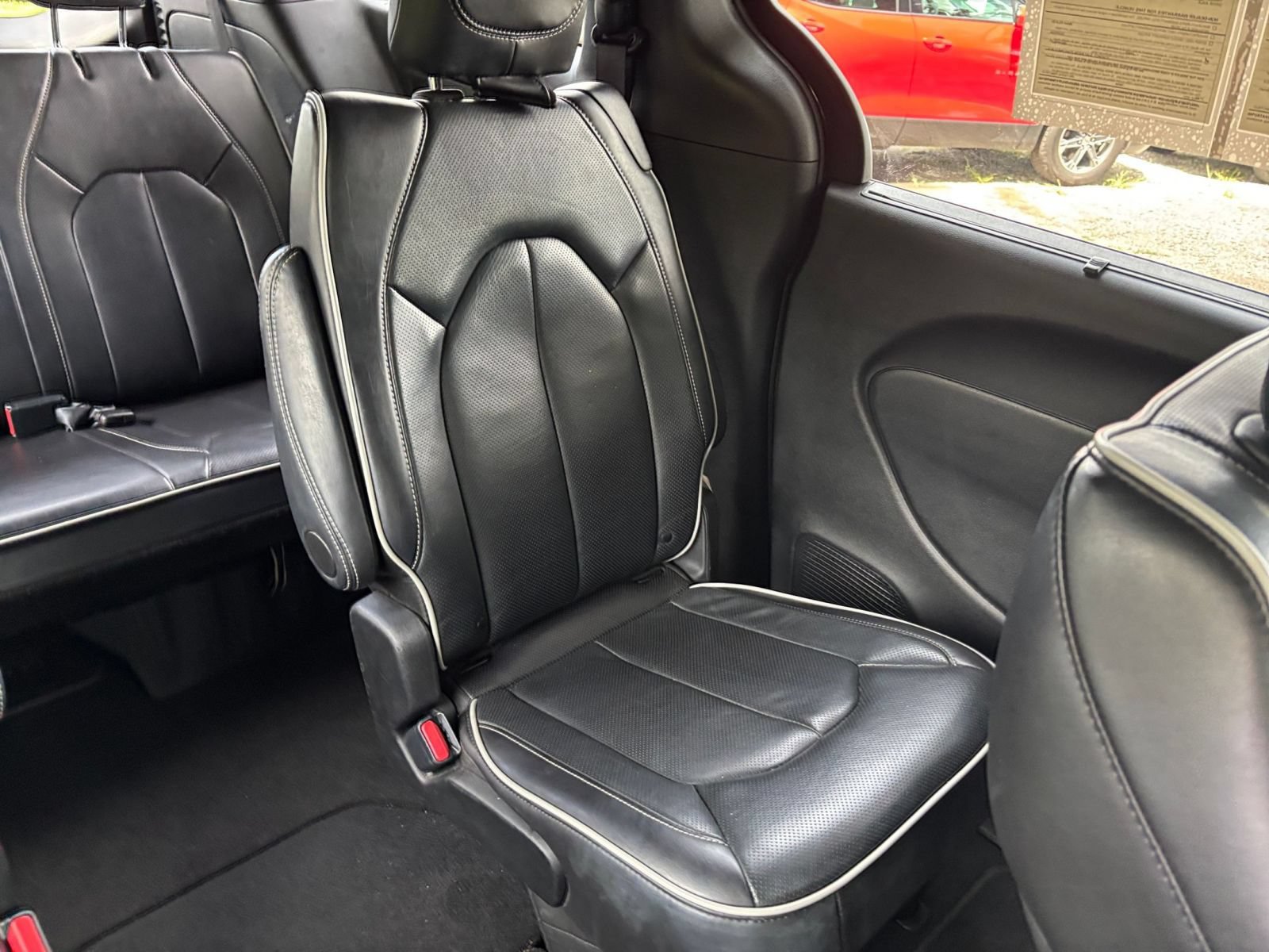 Used 2025 Chrysler Pacifica Limited FWD image 40