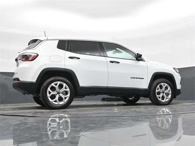Used 2025 Jeep Compass Sport image 38