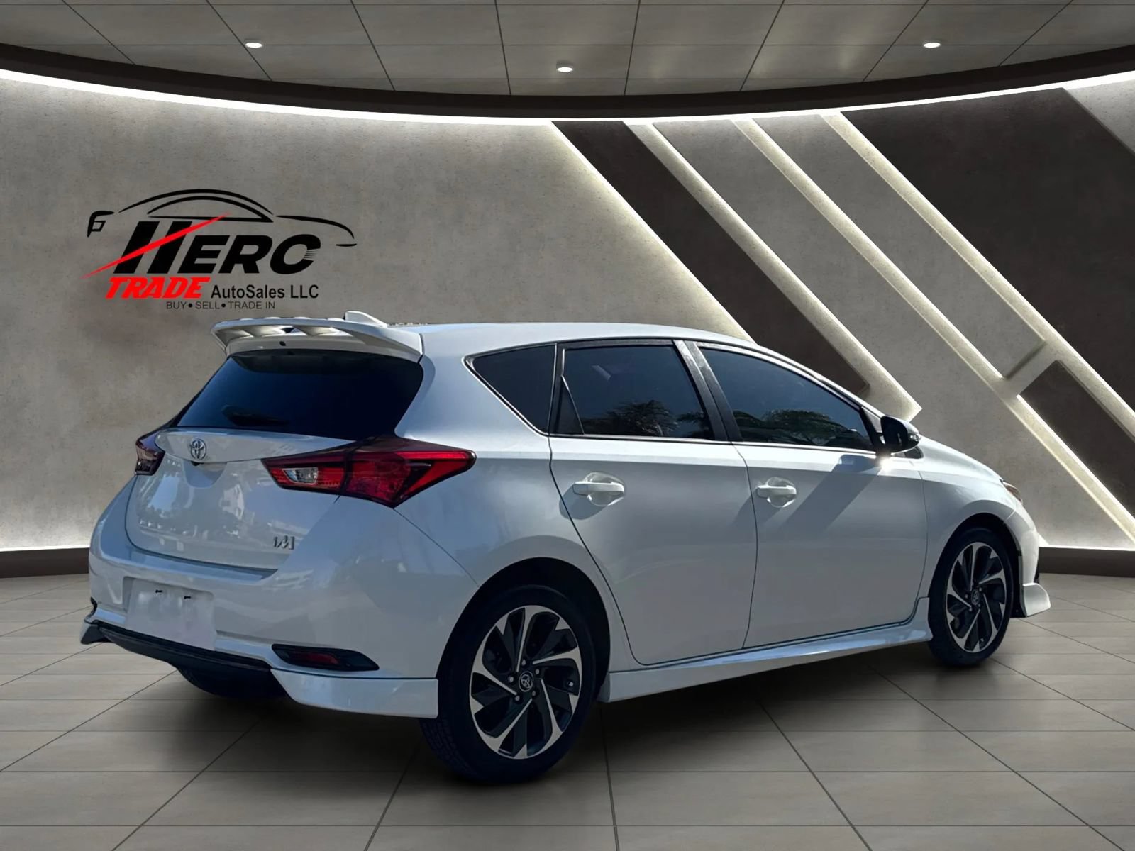 Used 2017 Toyota Corolla iM w/ Carpet Mat Package FWD image 5