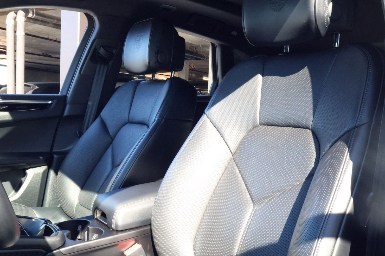 Certified 2025 Porsche Macan image 5