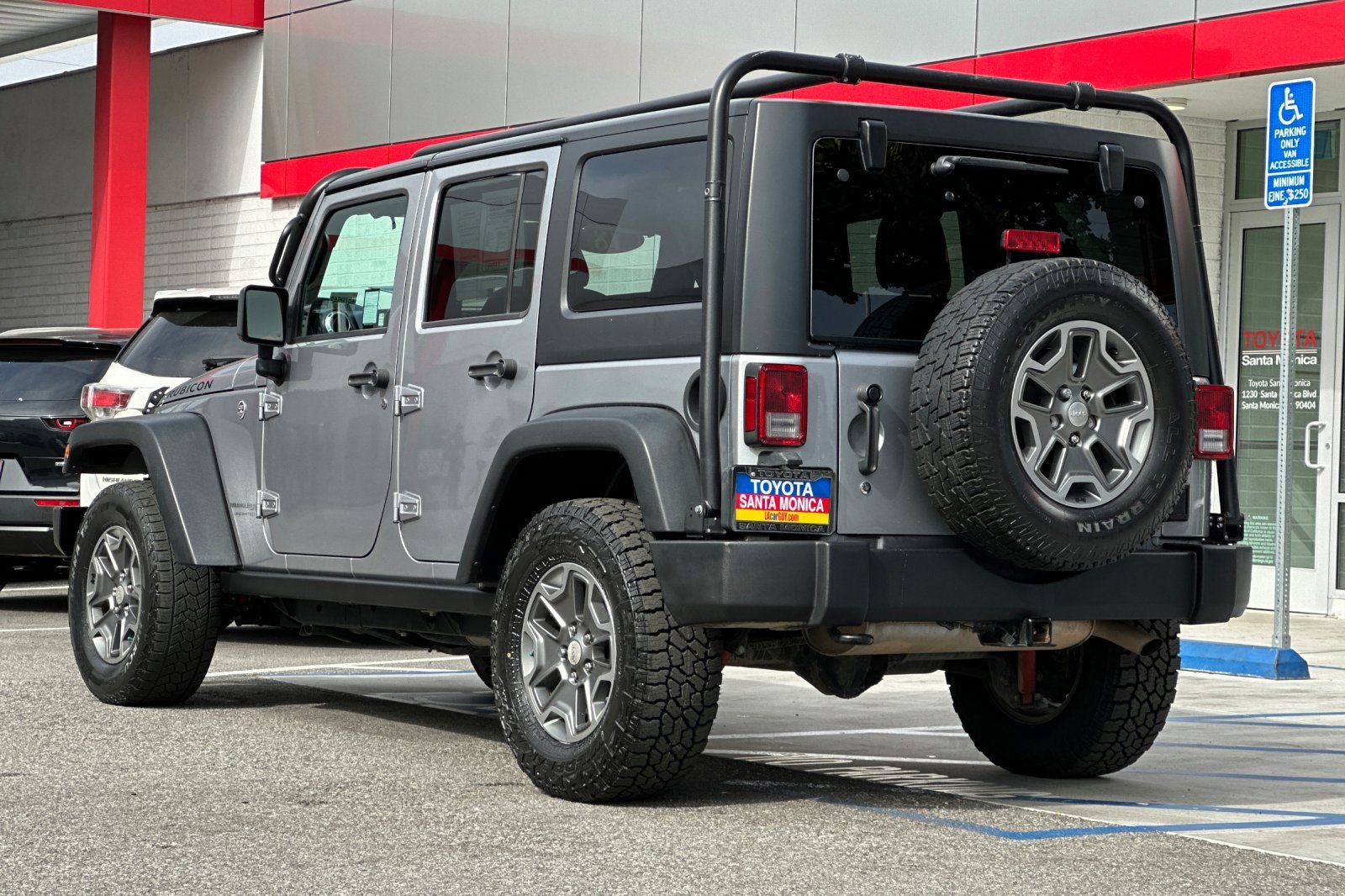 Used 2018 Jeep Wrangler Unlimited Rubicon w/ Connectivity Group AWD/4WD image 6