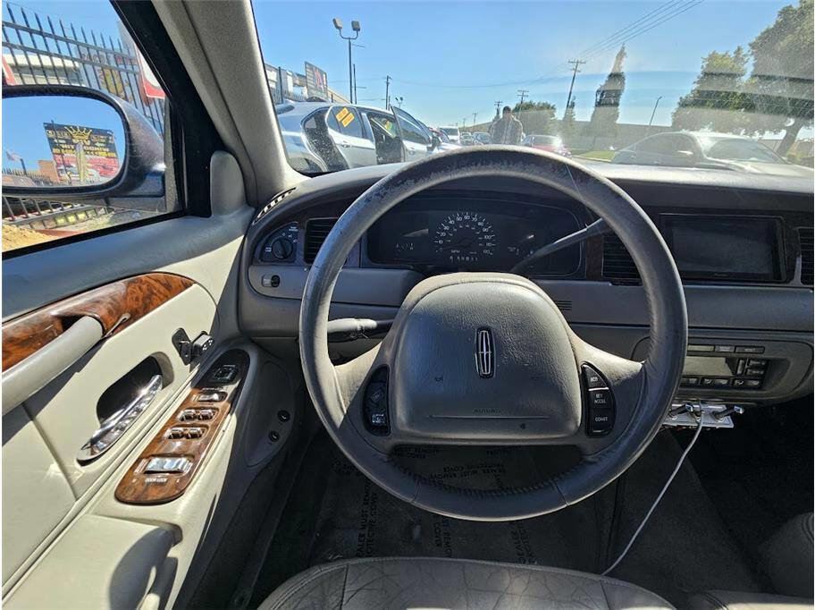 Used 1999 Lincoln Town Car Executive image 19