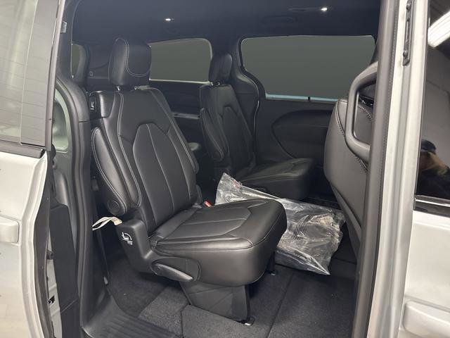 New 2026 Chrysler Pacifica Select w/ S Appearance Package image 30