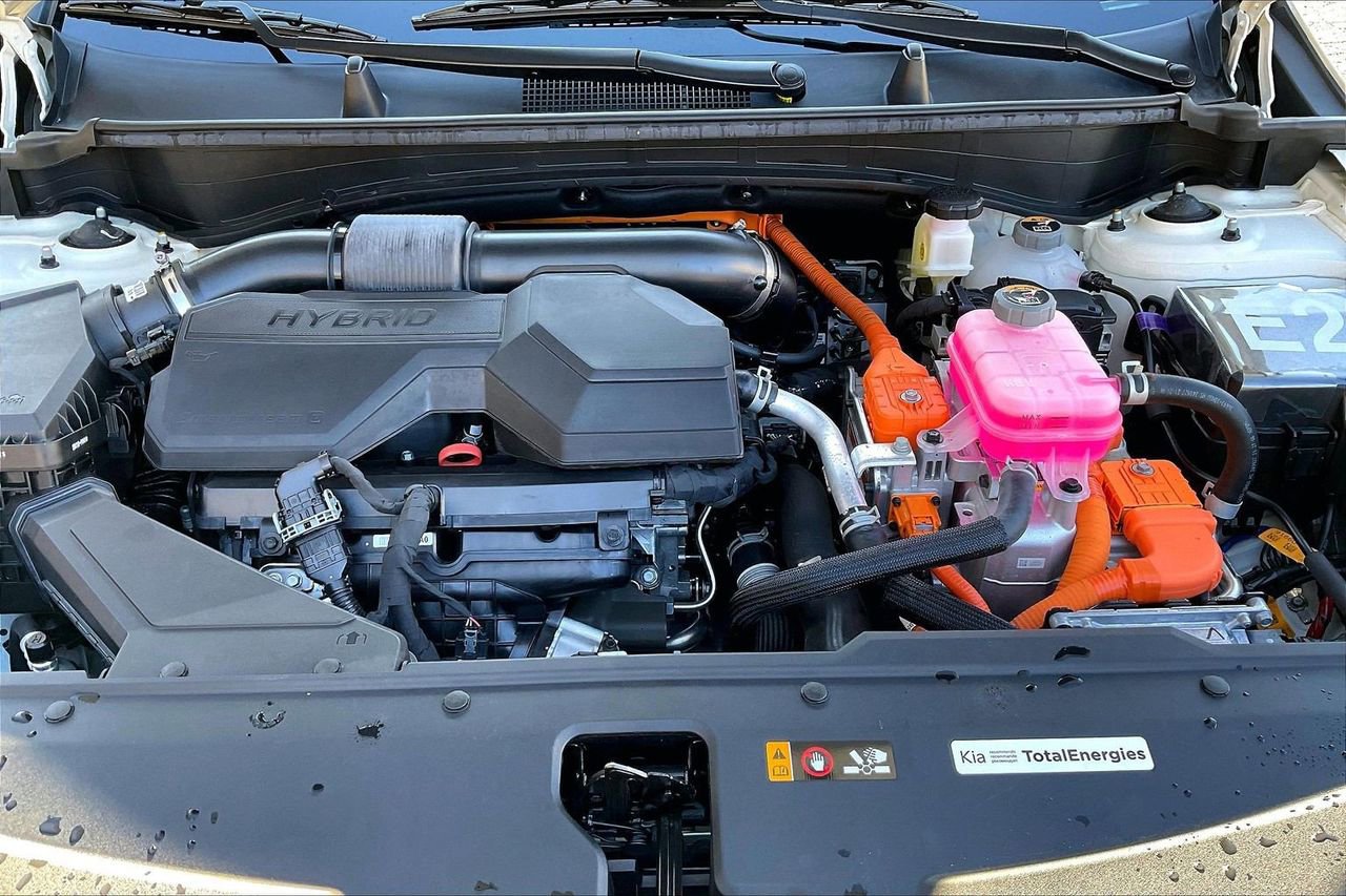 Used 2025 Kia Sportage LX image 34