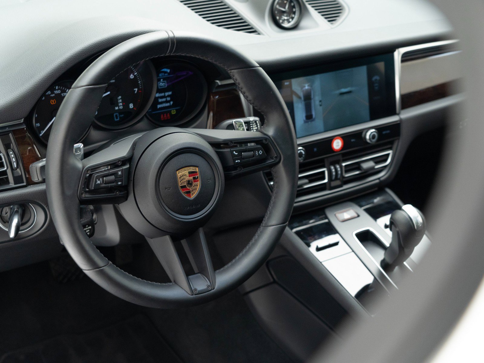 Certified 2025 Porsche Macan image 19