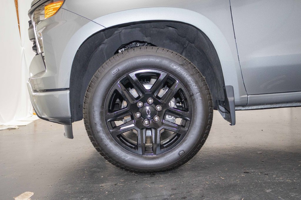 Used 2026 Chevrolet Silverado 1500 Custom w/ LPO, Dark Essentials Package AWD/4WD image 8
