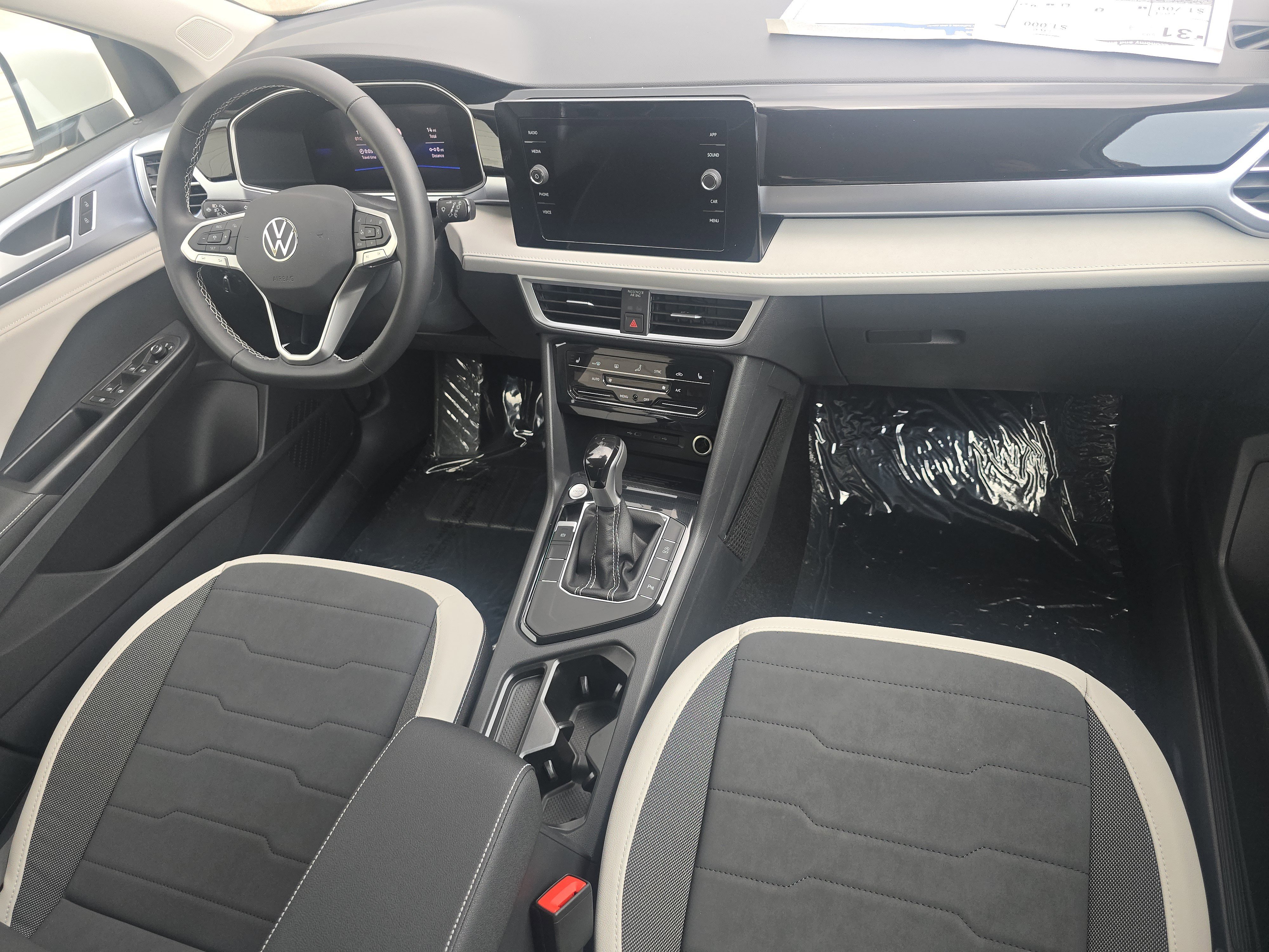 New 2025 Volkswagen Taos SE image 20