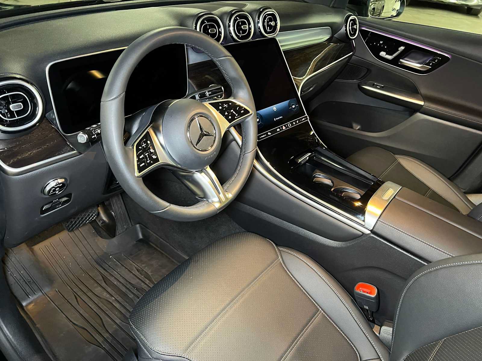 Used 2026 Mercedes-Benz GLC 300 4MATIC image 27